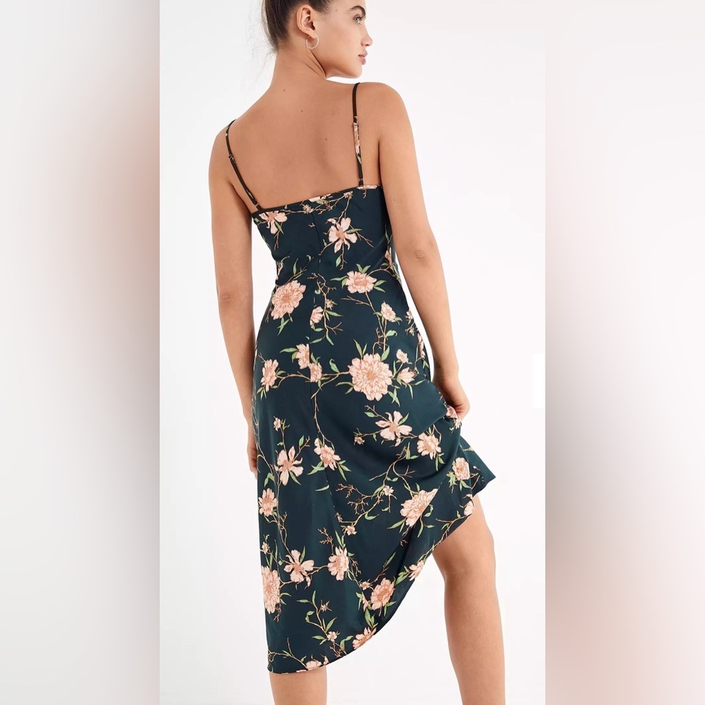 Urban Outfitters Betsy Floral Tie front Midi Dress - Picture 3 of 7